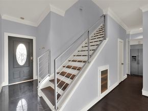 77 Chelsea Boulevard, Houston TX 77006