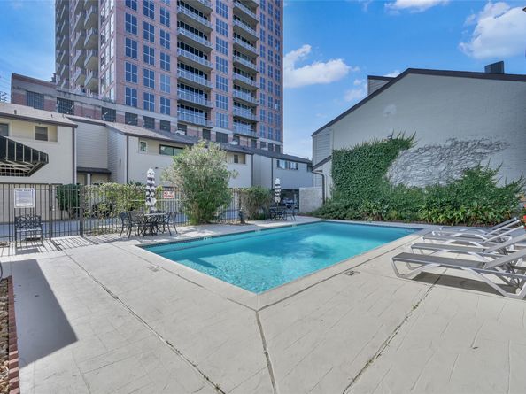 77 Chelsea Boulevard, Houston TX 77006