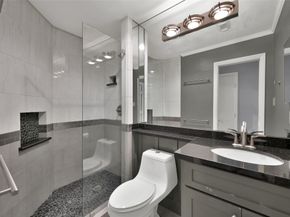 77 Chelsea Boulevard, Houston TX 77006