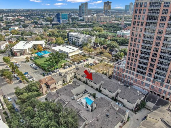 77 Chelsea Boulevard, Houston TX 77006