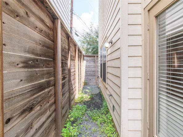 1017 Roberts Street, Houston TX 77003