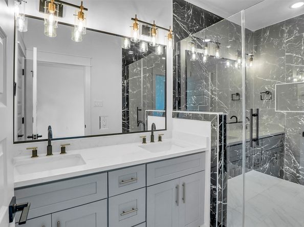 4833 Paula Street, Houston TX 77033