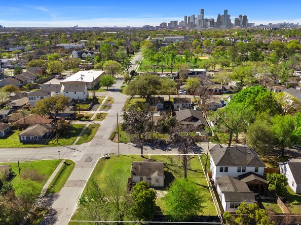 1017 Canadian Street, Houston TX 77009