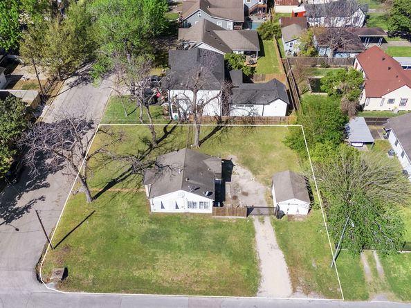 1017 Canadian Street, Houston TX 77009