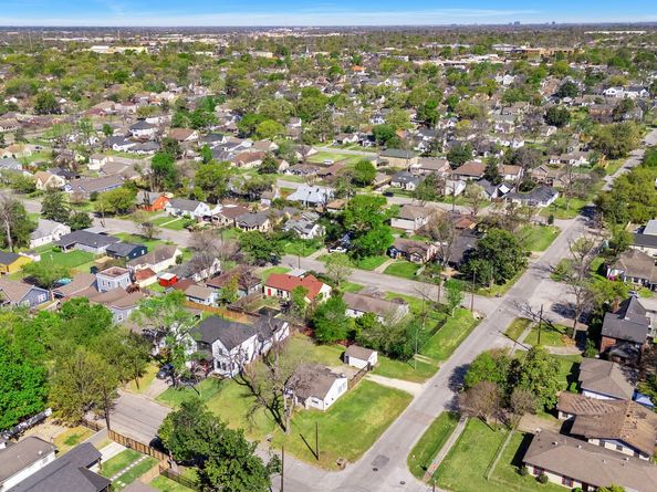 1017 Canadian Street, Houston TX 77009