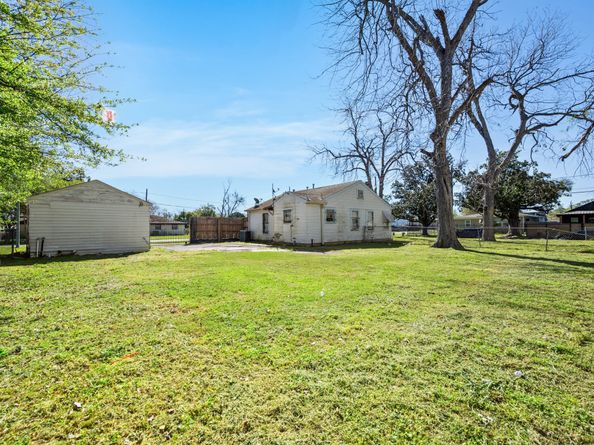 1017 Canadian Street, Houston TX 77009