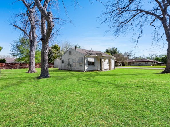 1017 Canadian Street, Houston TX 77009