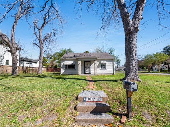 1017 Canadian Street, Houston TX 77009