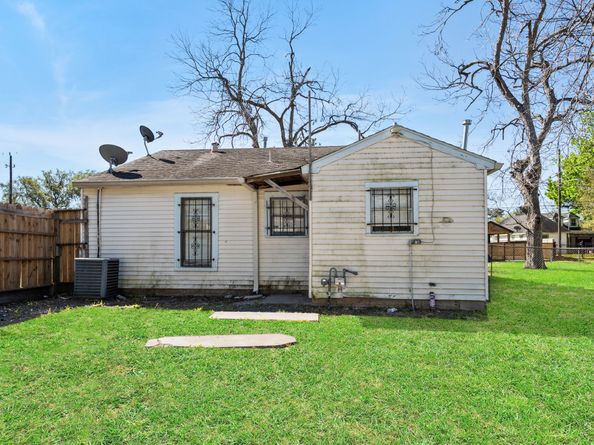1017 Canadian Street, Houston TX 77009