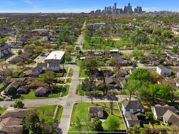 1017 Canadian Street, Houston TX 77009