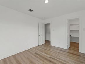 8211 Barlow Street, Houston TX 77028