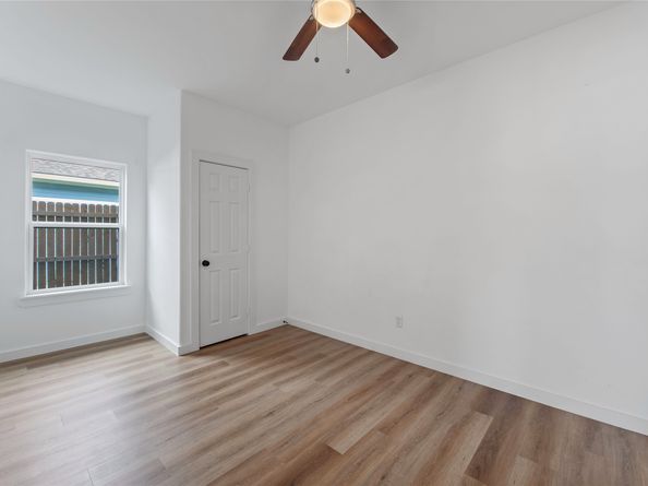 8211 Barlow Street, Houston TX 77028