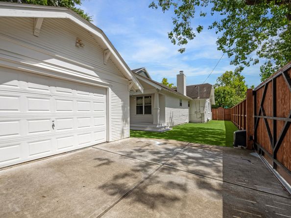 729 Merrill Street, Houston TX 77009