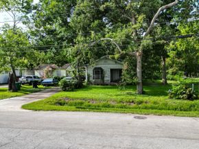 1321 De Soto Street, Houston TX 77091