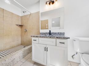 910 1/2 Oak Street, Houston TX 77018