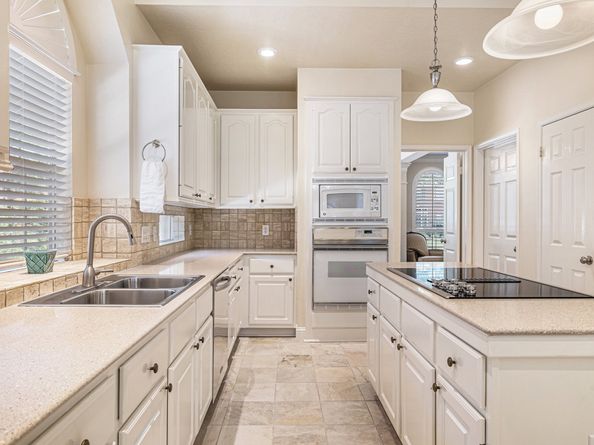75 N Floral Leaf Circle, Spring TX 77381
