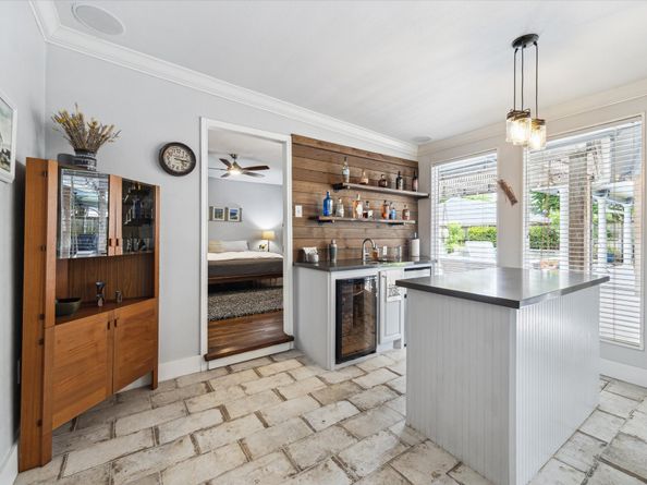 1547 Sue Barnett Drive, Houston TX 77018