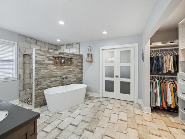 1547 Sue Barnett Drive, Houston TX 77018