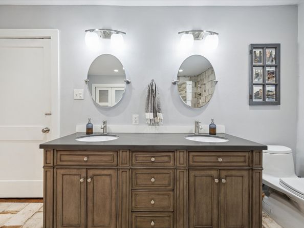 1547 Sue Barnett Drive, Houston TX 77018