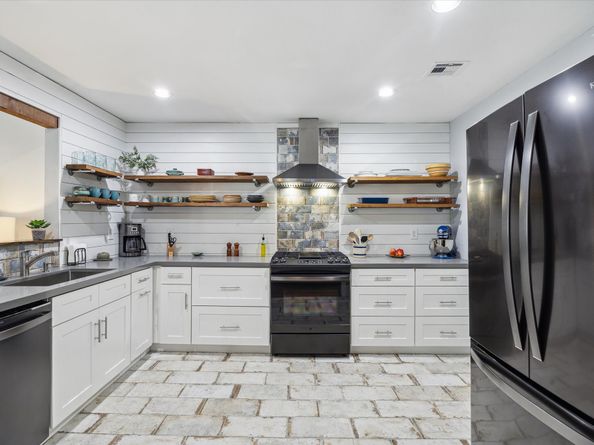 1547 Sue Barnett Drive, Houston TX 77018