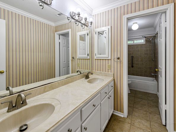 902 Fairgate Drive, Houston TX 77094
