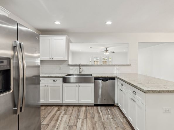 6038 Woodbrook Lane, Houston TX 77008