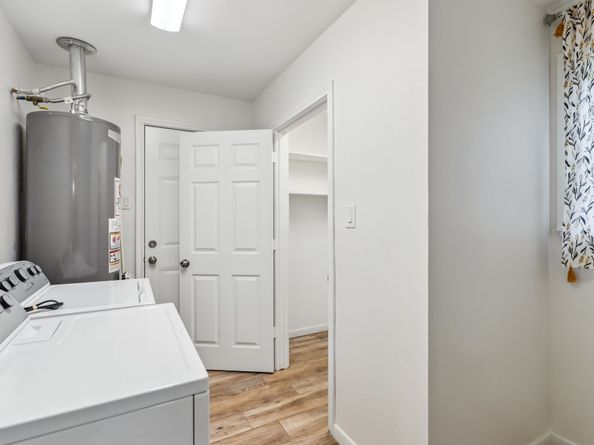 6038 Woodbrook Lane, Houston TX 77008