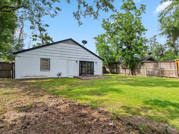 6038 Woodbrook Lane, Houston TX 77008