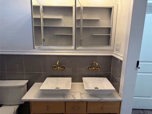 2044 Des Jardines Street, Houston TX 77023
