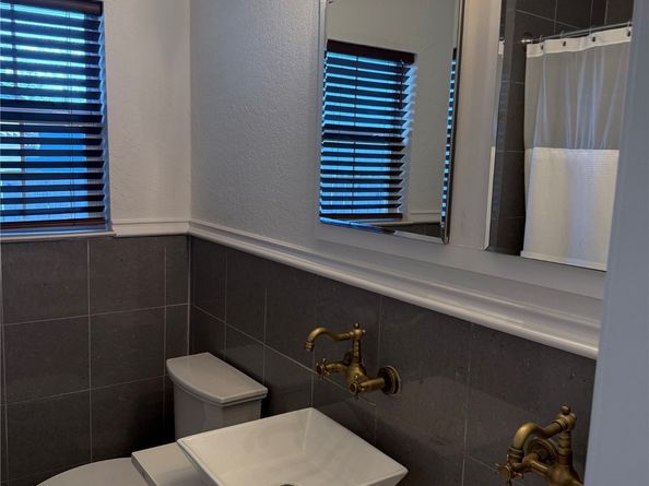 2044 Des Jardines Street, Houston TX 77023