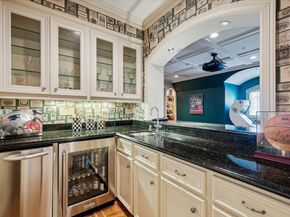 10911 Kemwood Drive, Houston TX 77024