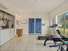 9011 Tavenor Ln, Houston TX 77075