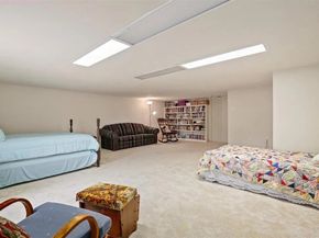 9011 Tavenor Ln, Houston TX 77075