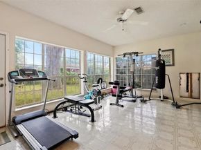 9011 Tavenor Ln, Houston TX 77075