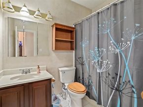 9011 Tavenor Ln, Houston TX 77075