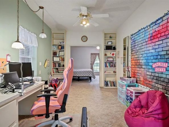 9011 Tavenor Ln, Houston TX 77075