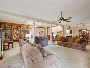 9011 Tavenor Ln, Houston TX 77075