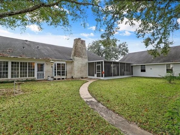 9011 Tavenor Ln, Houston TX 77075