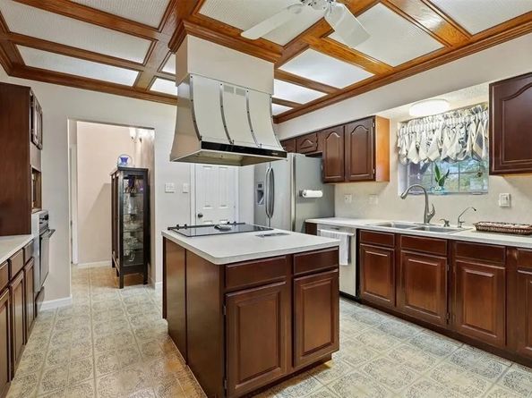 9011 Tavenor Ln, Houston TX 77075