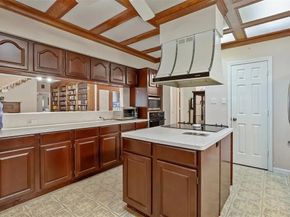 9011 Tavenor Ln, Houston TX 77075