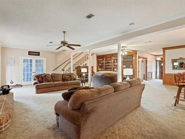 9011 Tavenor Ln, Houston TX 77075