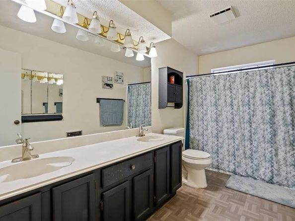 9011 Tavenor Ln, Houston TX 77075