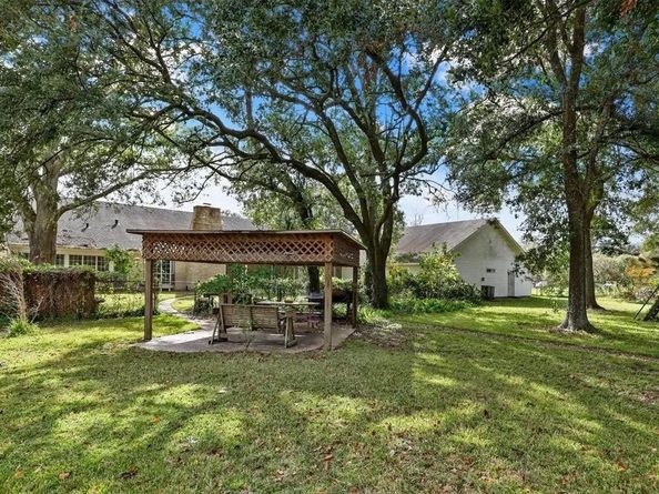 9011 Tavenor Ln, Houston TX 77075
