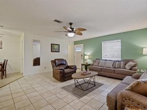 9011 Tavenor Ln, Houston TX 77075
