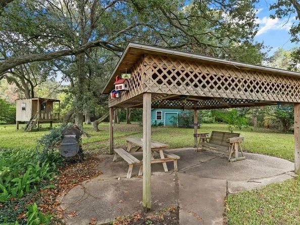 9011 Tavenor Ln, Houston TX 77075