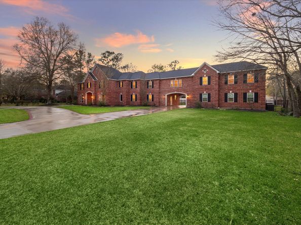 15 Enchanted Woods Drive, Kingwood TX 77339