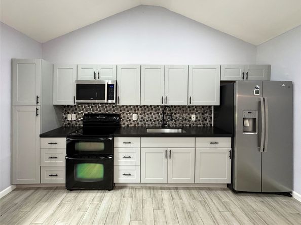 5005 Brady Street, Houston TX 77011