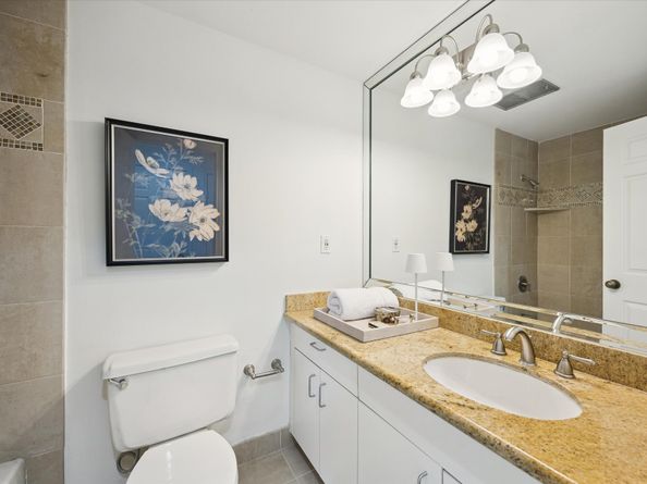 2001 Holcombe Boulevard 1905, Houston TX 77030