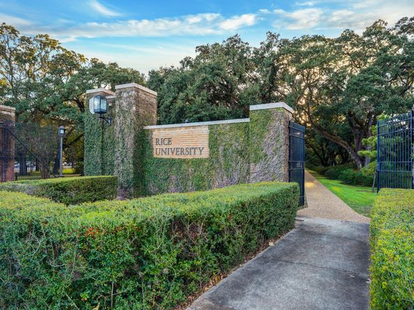 2001 Holcombe Boulevard 1905, Houston TX 77030