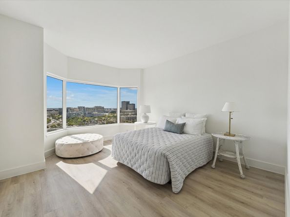 2001 Holcombe Boulevard 1905, Houston TX 77030